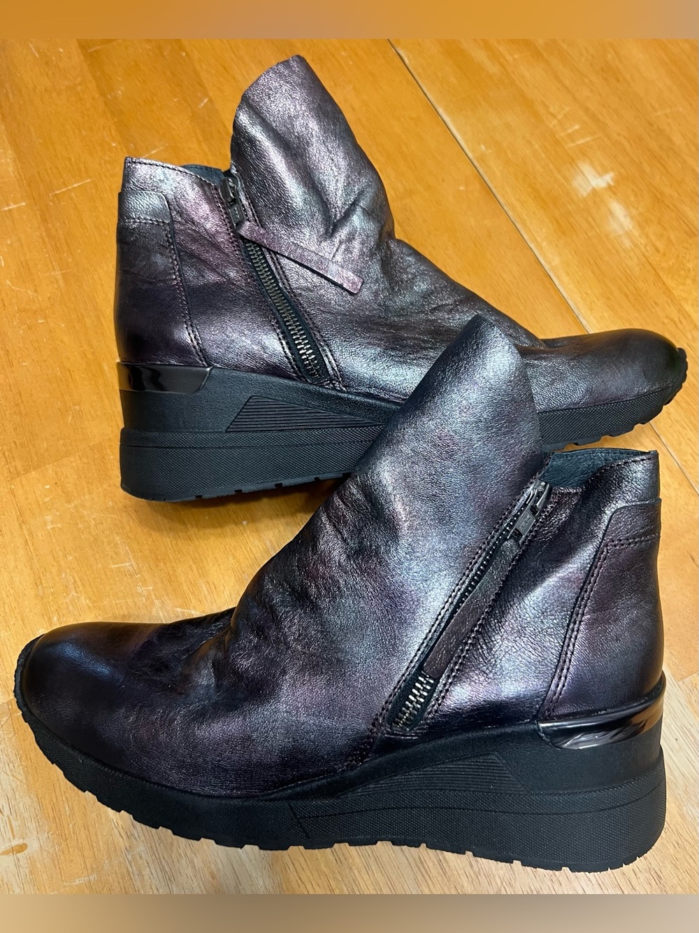 Eric Michael Nancy Leather Wedge Ankle Boots in Bordeaux Metallic, size 10.5/41.